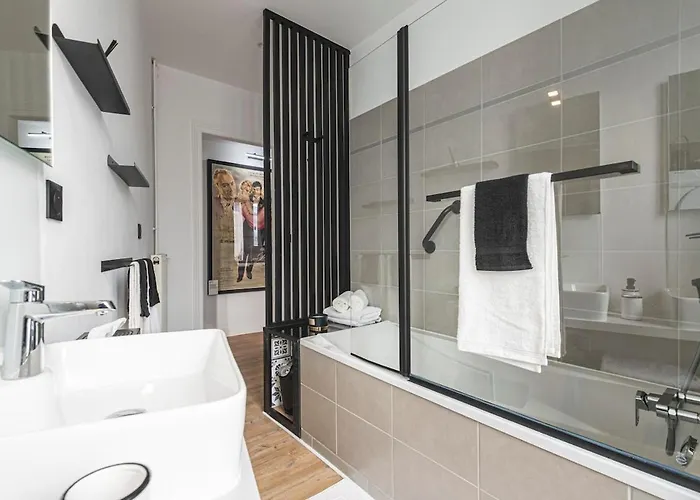 Le Gallery - Galerie D'art A *